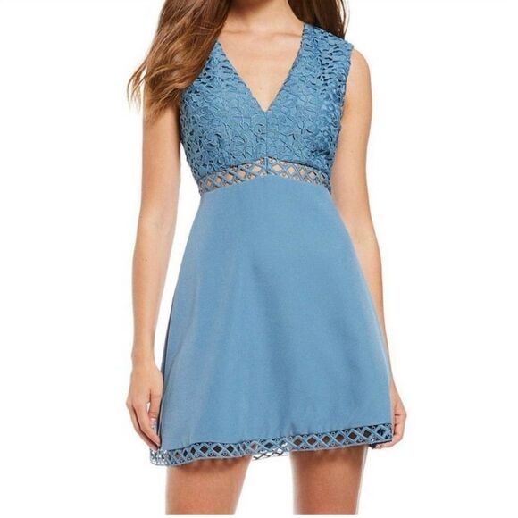 Keepsake The Label Dusty Blue Uplifted Mini Lace Dress Size Medium - Picture 1 of 11